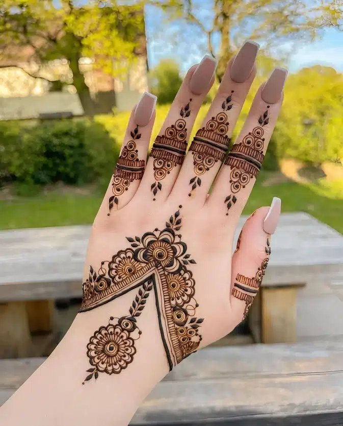 stylish mehendi design