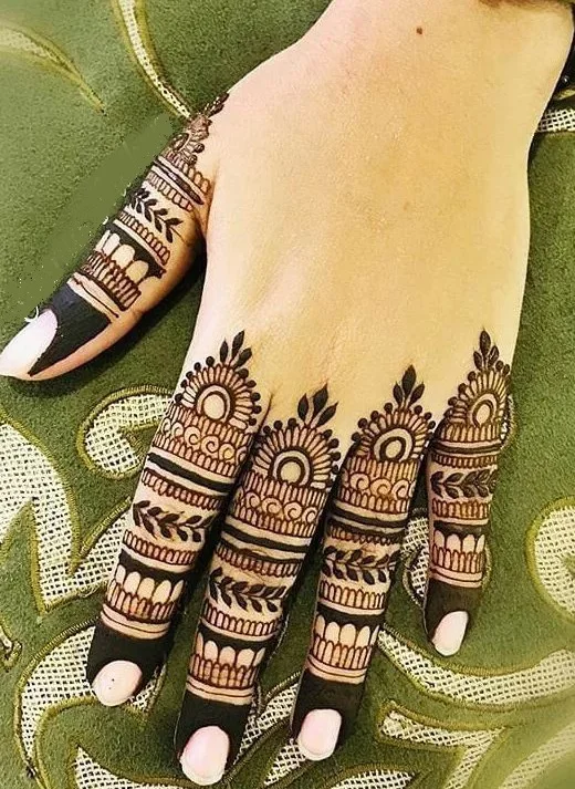 Simple Finger mehndi Design