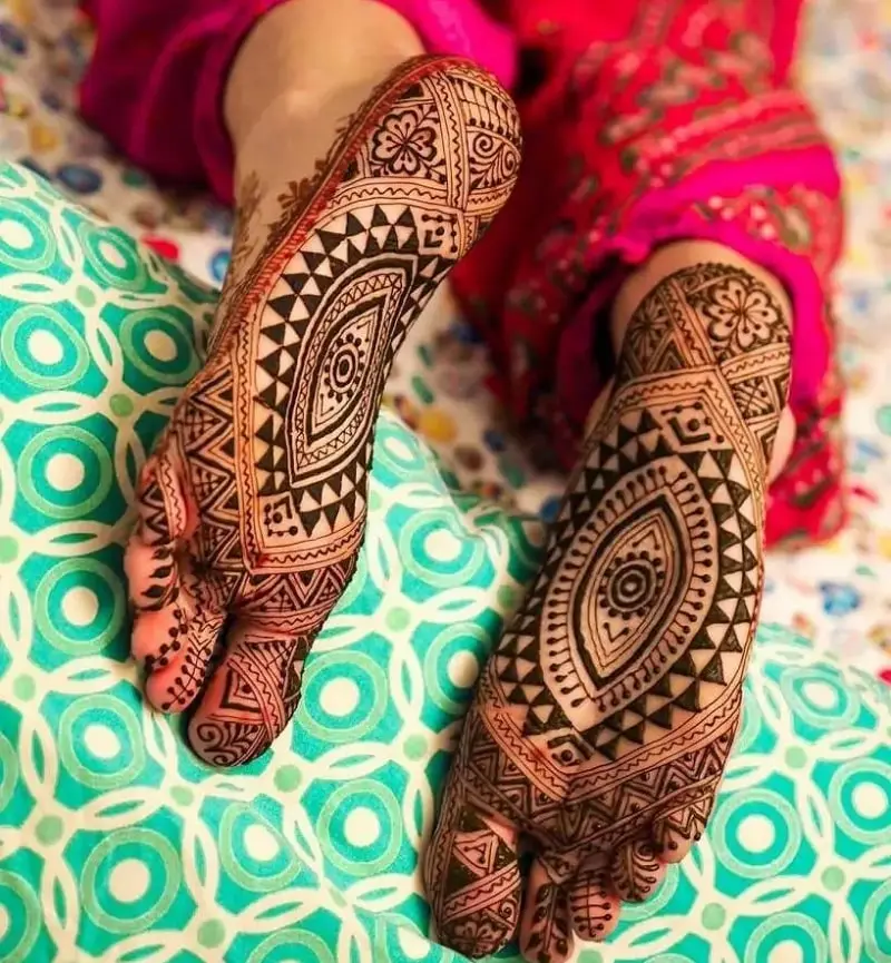 Attractive Wedding Leg Mehndi Design