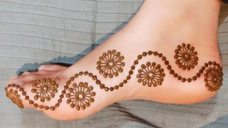 Easy Leg Mehndi Design