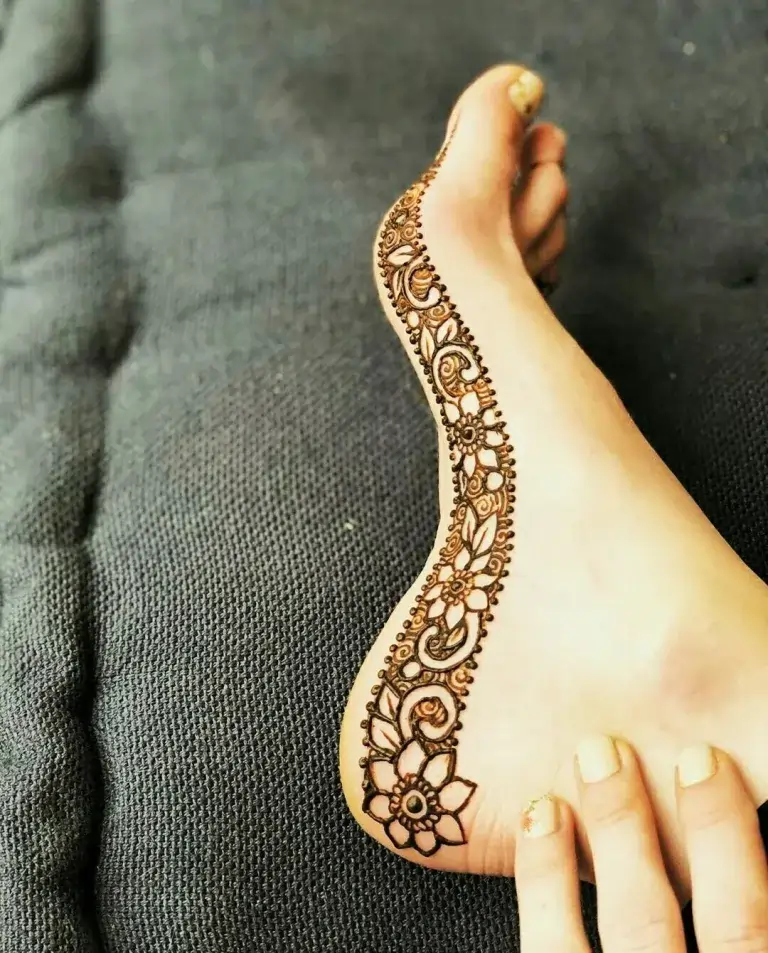 Stylish Foot Mehndi Design