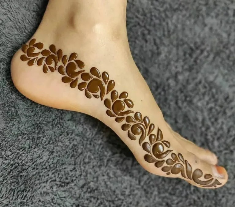 leg mehndi design