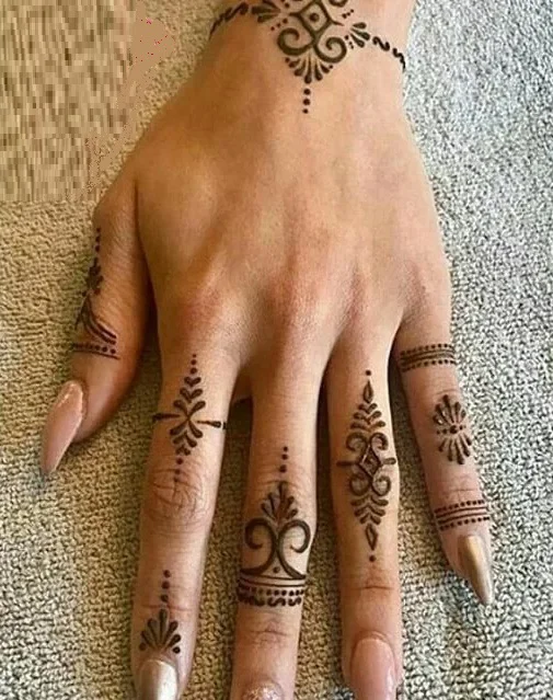 ring Finger mehndi Design