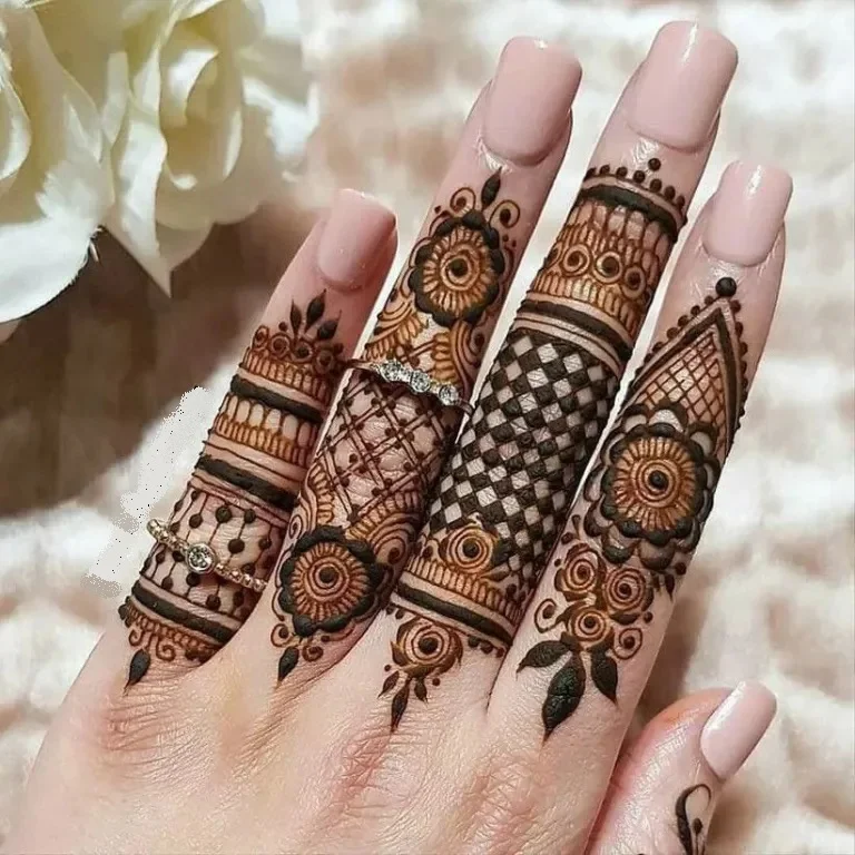 Royal Finger mehndi Design