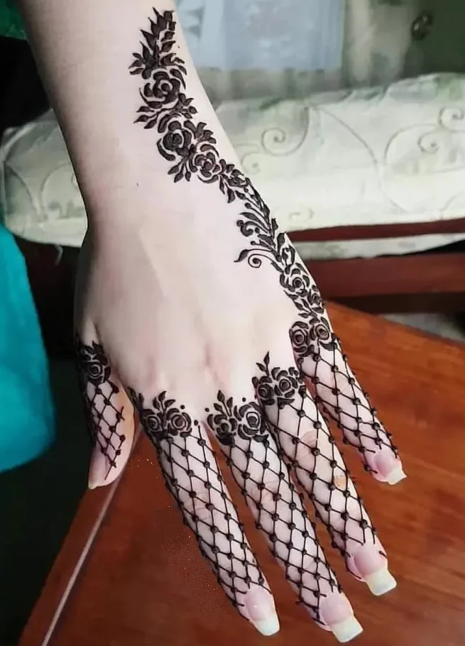 Front Finger mehndi Design